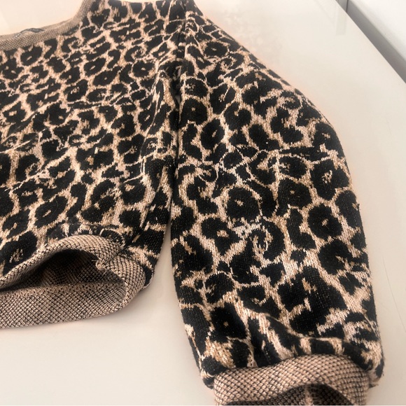 Animal Print Top long sleeved. - Picture 2 of 4